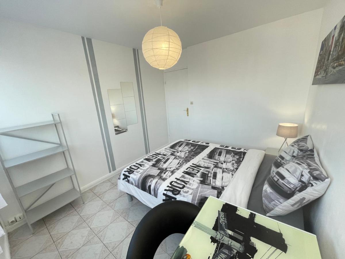 Chambre Privee En Colocation Dans Un Appartement Au Centre De Rillieux La Pape Exterior photo