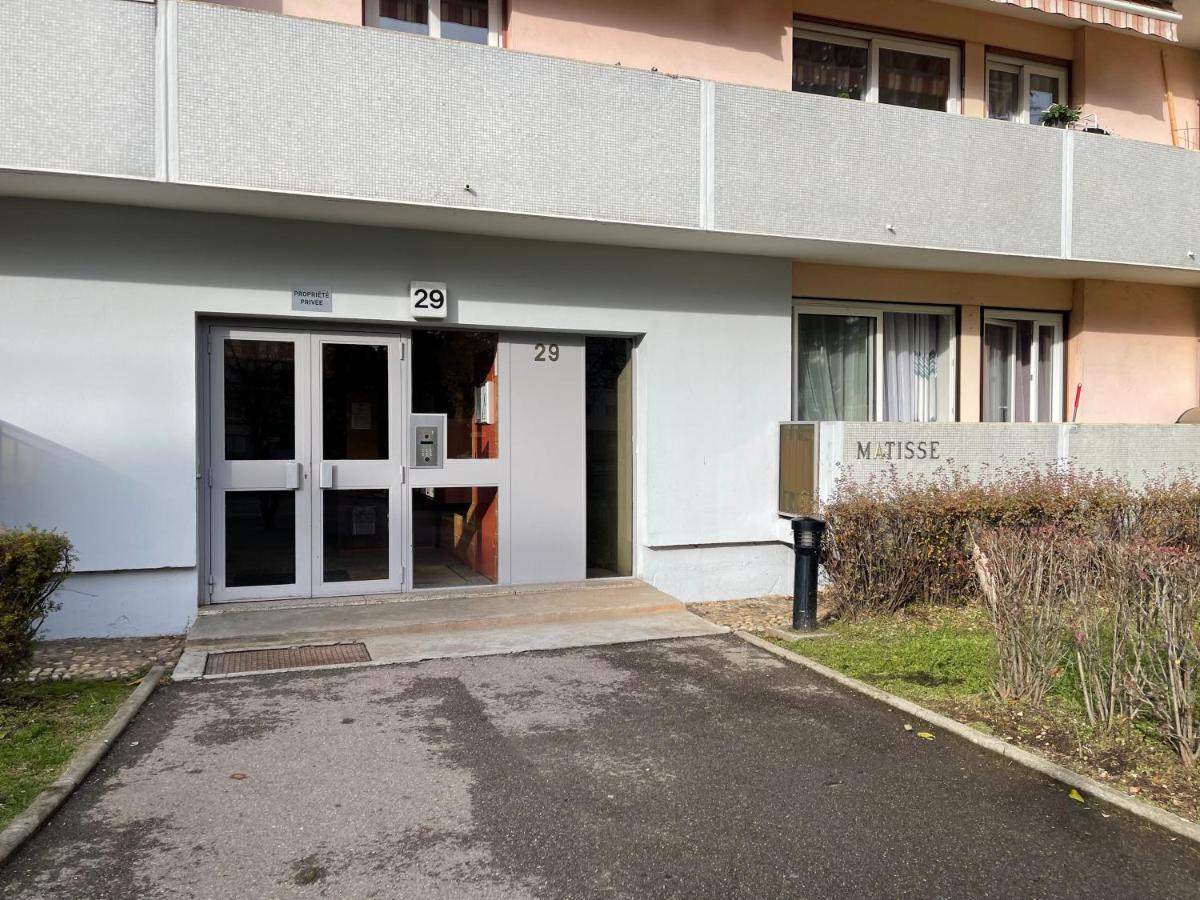 Chambre Privee En Colocation Dans Un Appartement Au Centre De Rillieux La Pape Exterior photo